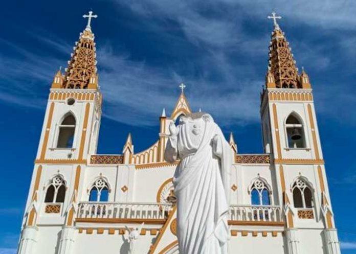 ¡Sacrilegio en Colombia! Hombre decapita imágenes religiosas