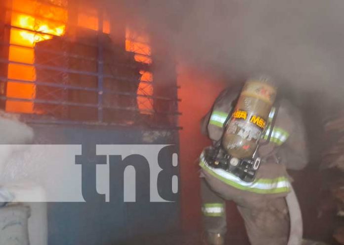 incendio-cerveza-02 Trabajo para controlar incendio en una vivienda de Managua