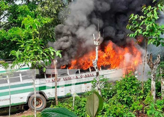 Incendio de bus en una comunidad de Río San Juan