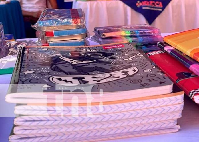 Mercados de Jalapa con amplia oferta de útiles escolares