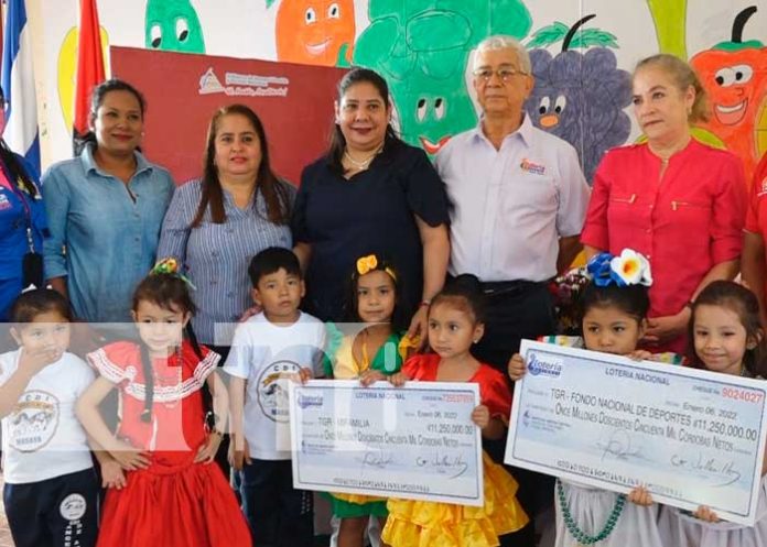 Entrega de utilidades de la Lotería Nacional