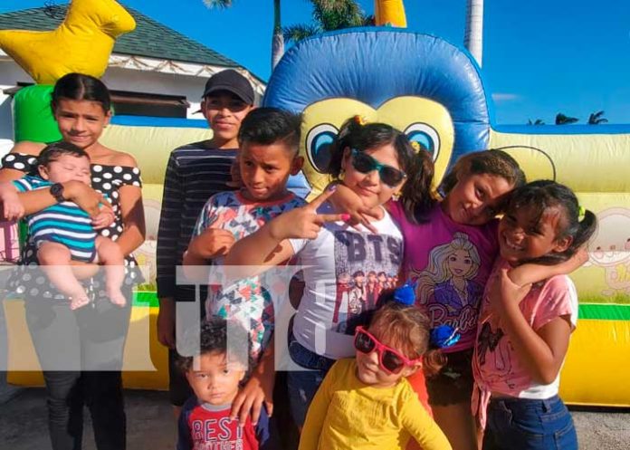 Diversión de la niñez en el Puerto Salvador Allende, en Managua