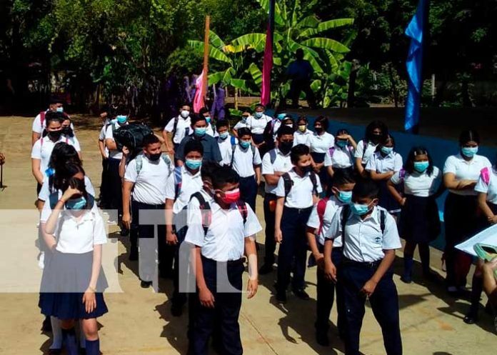 Ambiente del turno vespertino en colegios de Managua