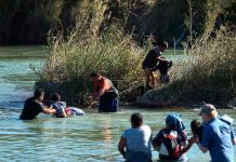 La «pesadilla americana»: Niña muere cruzando el Río Bravo, en Texas La "pesadilla americana": Niña muere cruzando el Río Bravo, en Texas