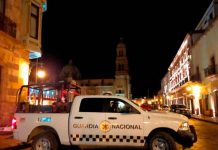 En México abandonan camioneta con 6 cuerpos frente a Palacio de Gobierno En México abandonan camioneta con 6 cuerpos frente a Palacio de Gobierno