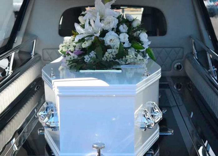 migrantes Hombre en Texas intentó cruzar a dos migrantes de México en un ataúd