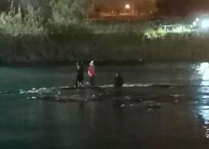 migrantes1 Rescatan de las aguas frías en el Río bravo a una migrante embarazada