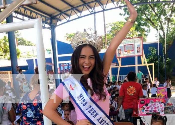 Ambiente en celebración de colegio en Managua junto con Miss Teen