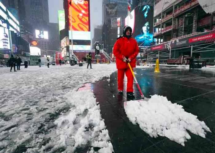 Tormenta de nieve paraliza el transporte en noreste de Estados Unidos