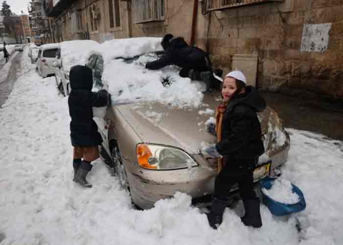 Fuerte temporal cubre de nieve Jerusalén