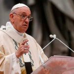 El papa instó a “continuar los esfuerzos” para vacunar contra el COVID