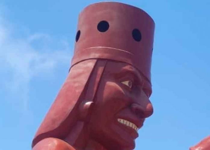 Estatua con 