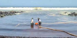 Playas de Perú contaminadas por derrame de petróleo
