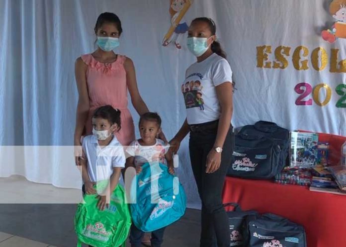 Paquetes y maletines escolares que entregan en Rivas