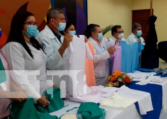 Entrega de ropa hospitalaria para SILAIS de Nicaragua