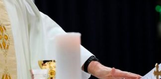 Al menos 125 sacerdotes católicos en Alemania 'salieron del armario'