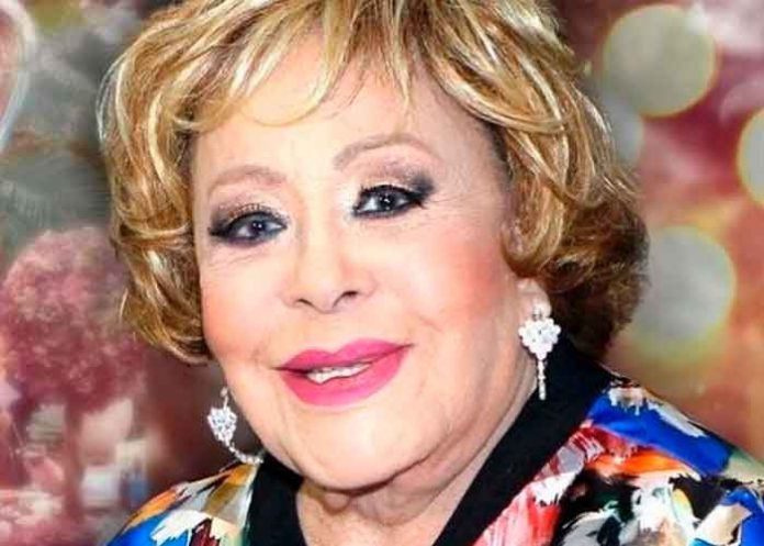 Silvia Pinal reaparece con sus hijos tras vencer al COVID
