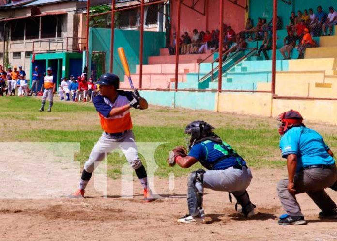 Los Mineros del Caribe realizan juego de fogueo en Siuna