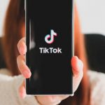 Gracias a TikTok descubrió la infidelidad de su novio ¡en sus narices!