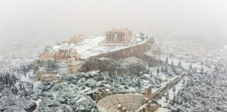 Potentes nevadas en Turquía y Grecia crean perturbación aérea y vial