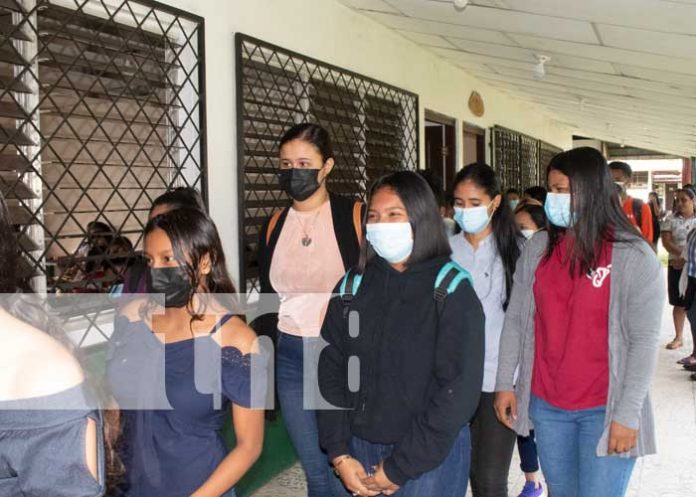 Estudiantes en la URACCAN, Triángulo Minero de Nicaragua