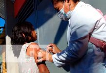 Vacunan contra el COVID-19 a familias del barrio Santo Domingo, en Managua Jornada de vacunación en el barrio Santo Domingo, Managua