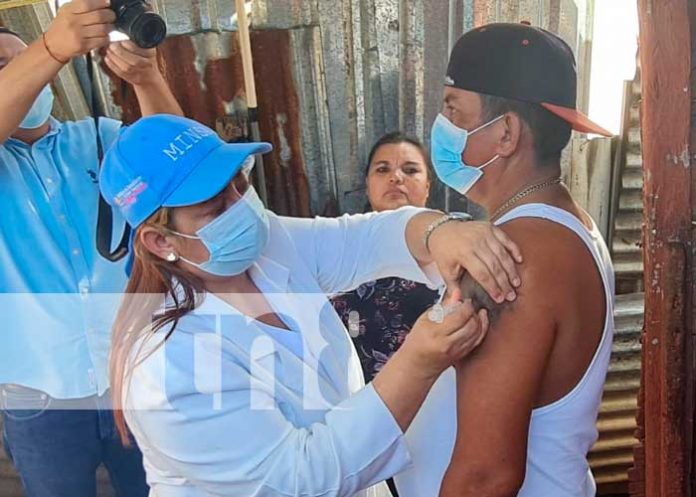 vacuna-casa-a-casa-1 Jornada de vacunación casa a casa en barrios de Managua
