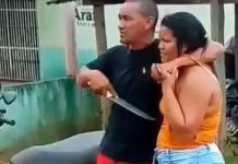 ¡Descomunal golpe! Hombre recibe su merecido por amenazar a mujer con cuchillo ¡Descomunal golpe! recibe hombre por amenazar a mujer con un cuchillo