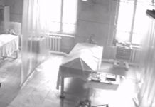 ¡Resucitó! Captan a hombre volviendo de la muerte en una morgue de Rusia ¡Resucitó! Captan a hombre volviendo de la muerte en una morgue de Rusia