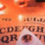 Arrestan a 12 chavalos por "invocar al diablo" con la ouija en México