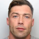 Policía en Inglaterra lo busca y se vuelve viral por "sexy"