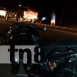 Motociclista y acompañante lesionados en accidente de tránsito en Managua Motociclista y acompañante lesionados en accidente de tránsito en Managua