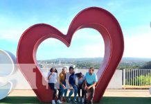 Jóvenes disfrutan tarde de innovación fotográfica en Managua Jóvenes disfrutan tarde de innovación fotográfica en Managua