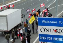 Detiene manifestantes y desbloquean puente en la frontera de Canadá