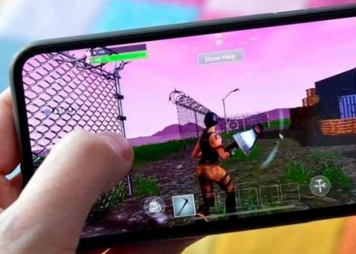 Porque no lo dejaban jugar Free Fire ingiere diésel en Ecuador.