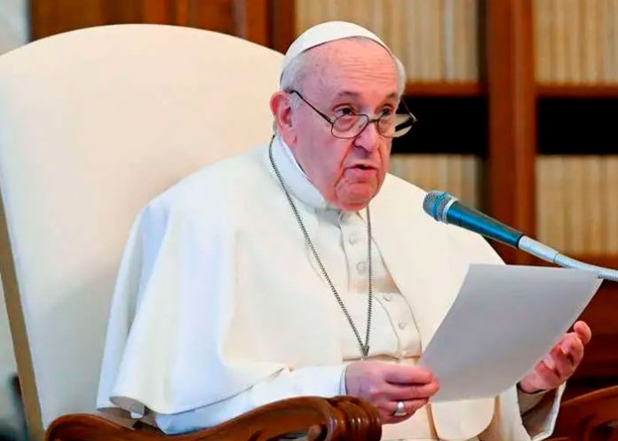 El papa Francisco defiende el celibato durante simposio sacerdotal