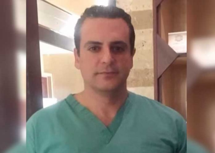 Doctor en Florida es acusado de matar violentamente a su padre