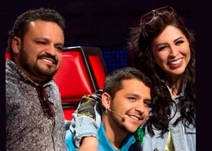 Padres del cantante Nodal podrían pisar la cárcel por fraude