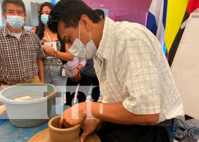 1 Artesanos de Nicaragua en campamento del MEFCCA