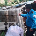 ¡Por poco y se matan! Familia se precipita a guindo en carretera a Ticuantepe Accidente en carretera a Ticuantepe