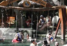 Turistas disfrutan del verano en la Isla de Ometepe La entrada a esta piscina natural cuesta 5 dólares para los turistas extranjeros, en el caso de los turistas nacionales el precio es un poco más bajo.