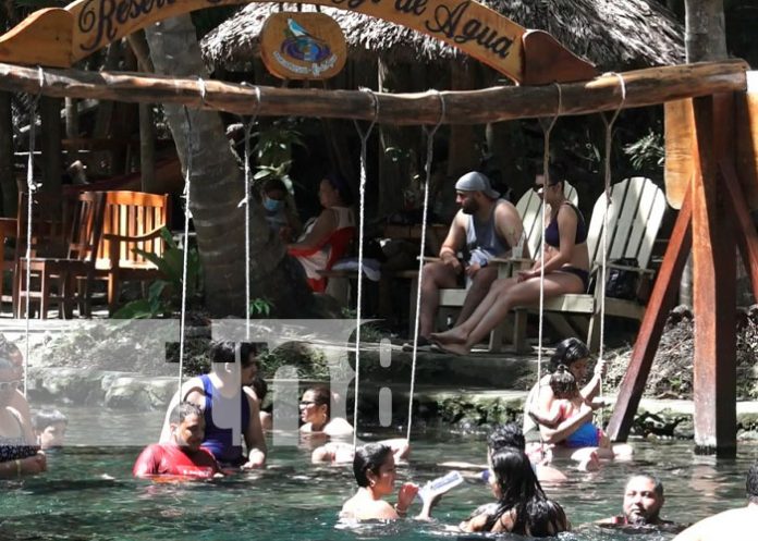 La entrada a esta piscina natural cuesta 5 dólares para los turistas extranjeros, en el caso de los turistas nacionales el precio es un poco más bajo.