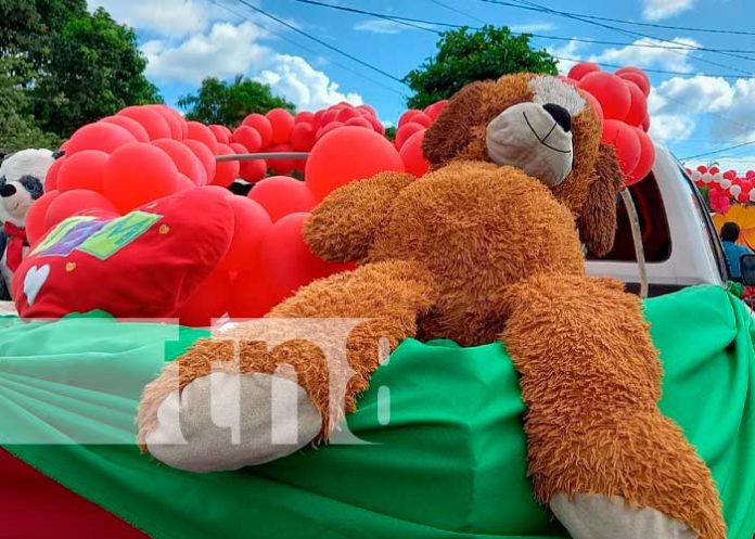 Realizan caravana en saludo al mes del amor y la amistad en Río San Juan