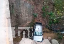 Camioneta termina en el río tras accidente vial en Nueva Segovia Camioneta termina en el río tras accidente vial en Nueva Segovia