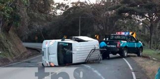 Conductor pierde el control de un microbús y se vuelca Chontales