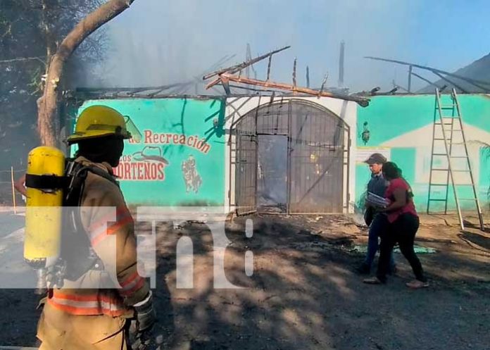 1 Tremendo incendio en León, quema rancho principal de