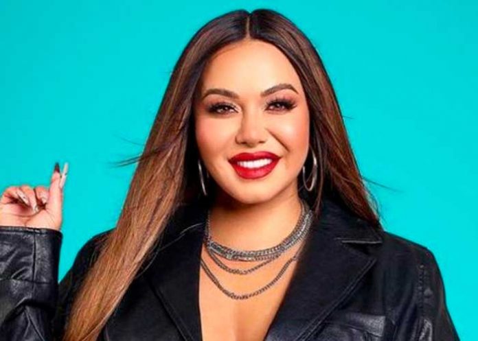 “Chiquis” lanza su libro “Invencible” y cuenta que sufrió violencia doméstica