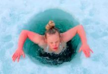 ¡No le teme al frío! Viral en TikTok por bañarse en lagos congelados : Viral en TikTok por bañarse en lagos congelados