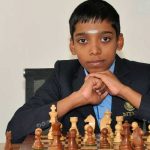 Un joven de la India derrota al numero uno del ajedrez en el mundo Un joven de la India derrota al número del ajedrez en el mundo