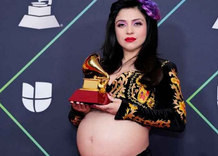 111 “Nunca me había sentido más feliz” Mon Laferte muestra a su bebé